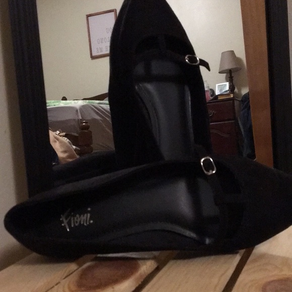 fioni Shoes - Black Flats